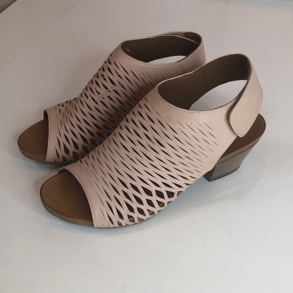Bueno Lacey Pale Pink cutout design block heel bootie sandal Women's 38 7.5 8
